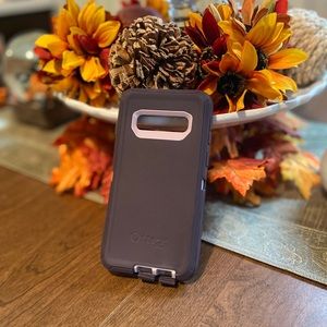 Purple Otter Box Galaxy S10 case